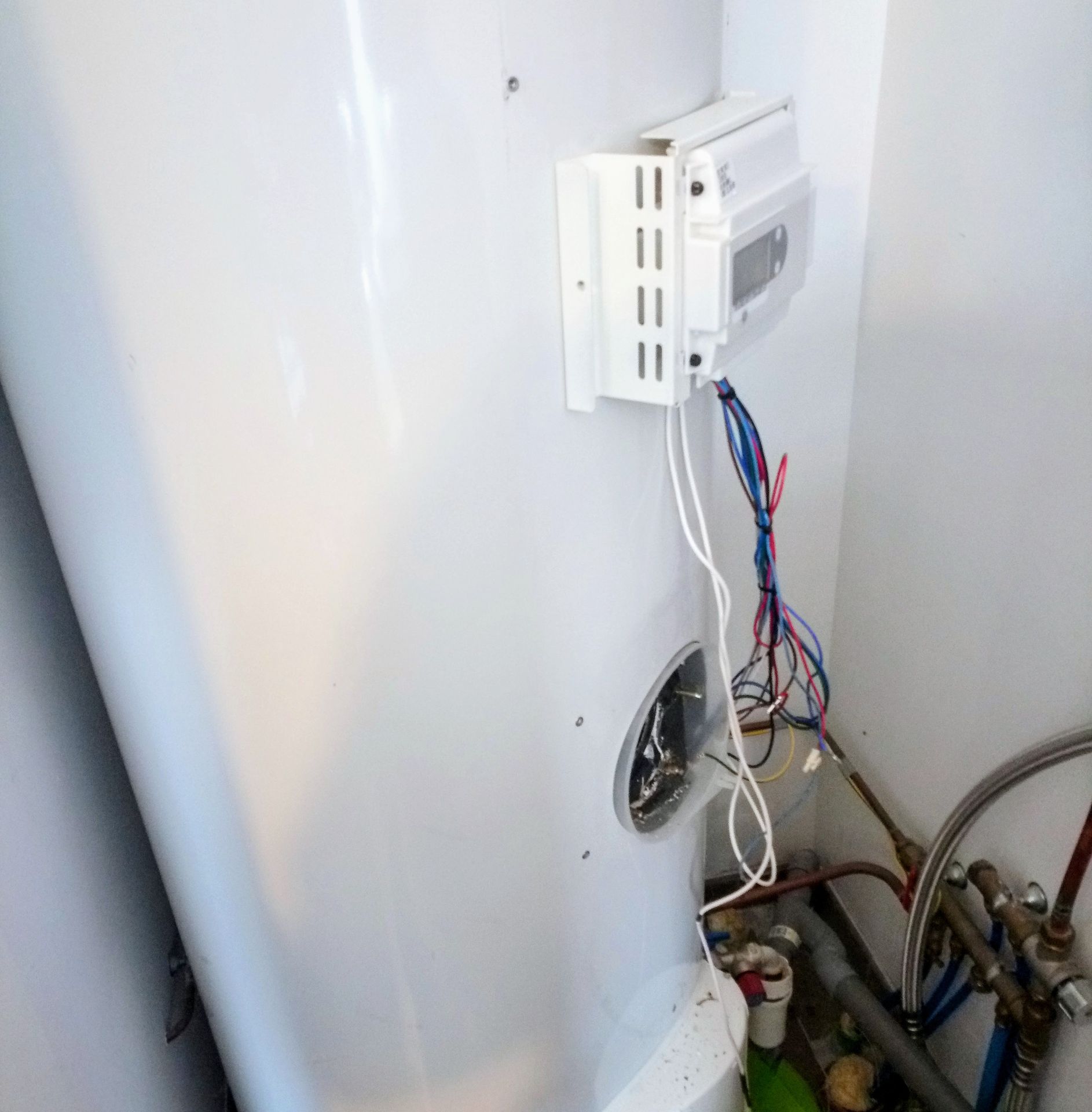 Dépannage et détartrage d'un chauffe-eau thermodynamique à Saint-Jean d'Angle Dépannage et détartrage d'un chauffe-eau thermodynamique à Saint-Jean d'Angle