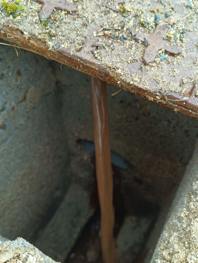 Eau de chauffage chargée en boues